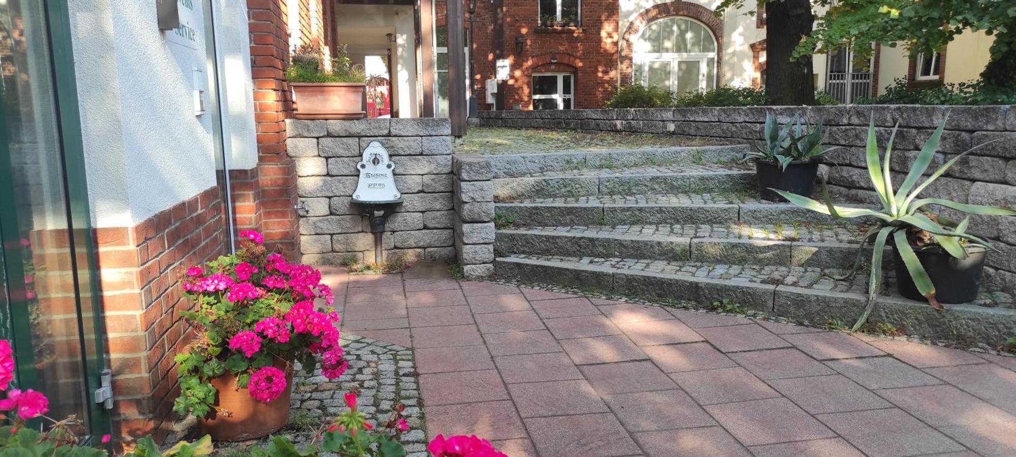 Apartment Cottbus City Mit Blick Ueber Die Daecher - Fuer Treppensteiger Exterior foto